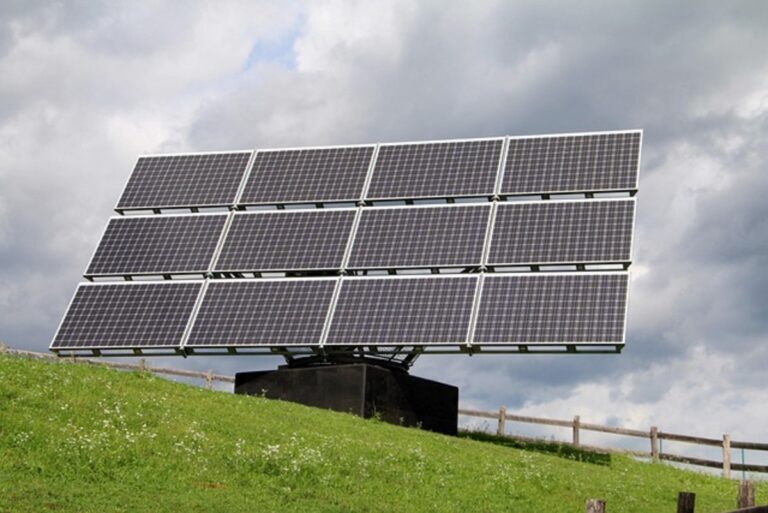 Future-Proof Your Home Energy: The Role of Hybrid Solar Inverters