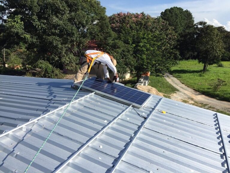 Future-Proof Your Home Energy: The Role of Hybrid Solar Inverters