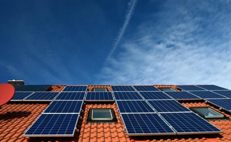 Exploring the Latest Innovations in Solar Charge Controllers and Controllers