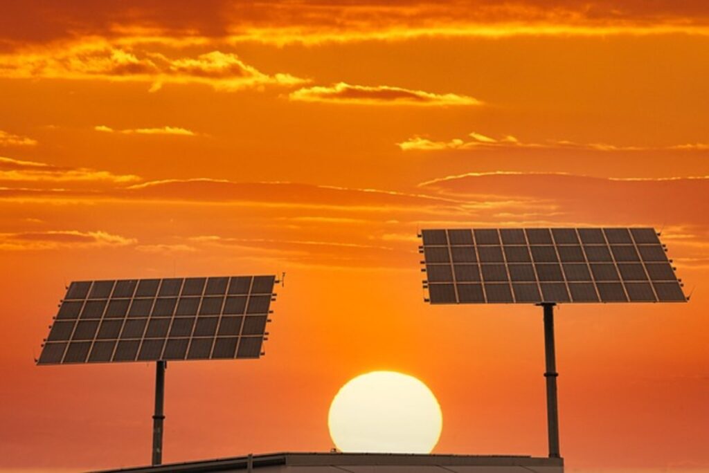 Energy Independence Made Simple with Solar Controllers and Hybrid Inverters