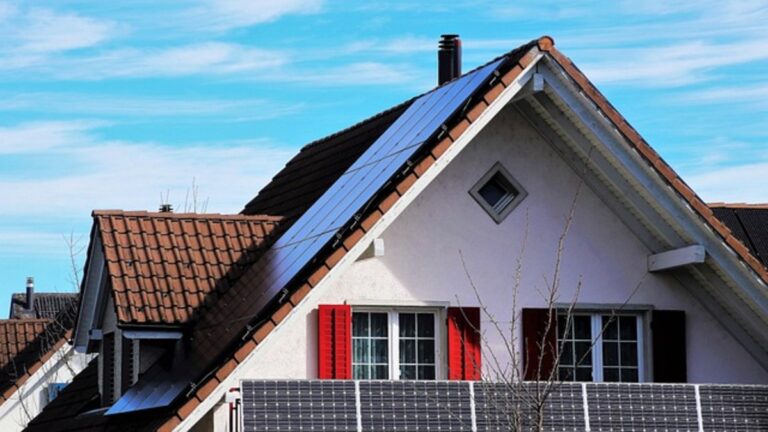 How to Enhance Your Home Solar Setup with a High-Performance Charge Controller