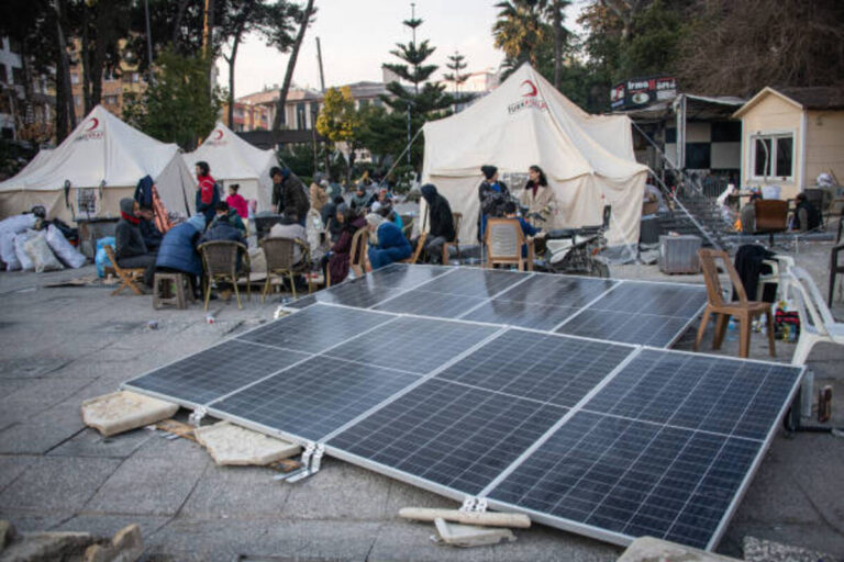 5 Critical Mistakes to Avoid When Pairing Solar Controllers with Lithium Batteries